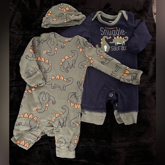 Bundle of 5: 2 dino suits with matching hat, heart breaker onesie and pants. - Picture 4 of 5